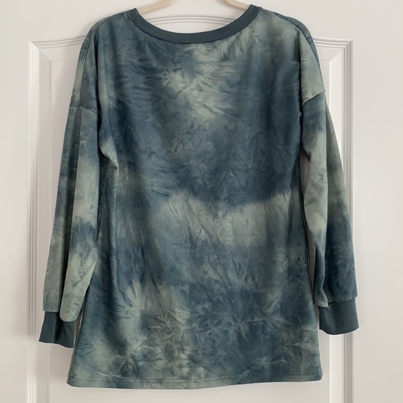 ***SOLD*** Boutique line long sleeve tie-dye shirt - Picture 3 of 5